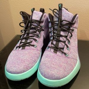 Nike sneakers. Size 7Y. Like new.